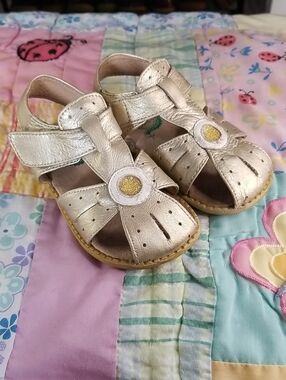 Livie & Luca Metallic Gold Leather Size 7 Celestia sandals